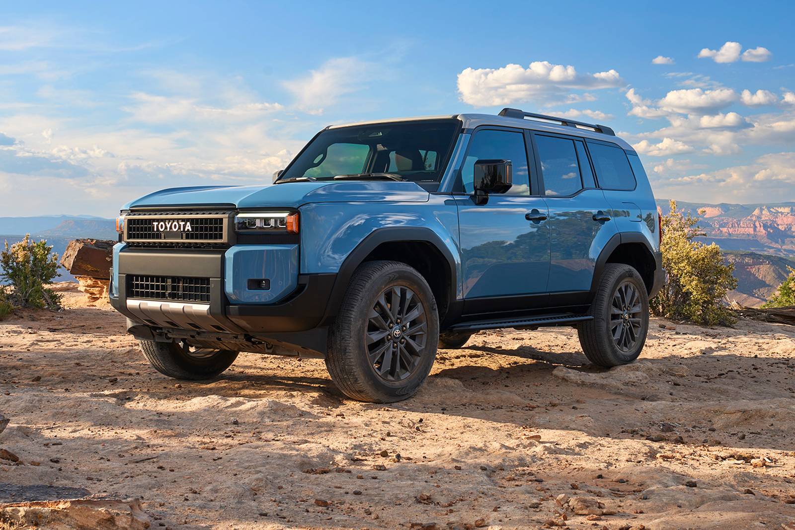 Foto real del Toyota Land Cruiser 2027 azul